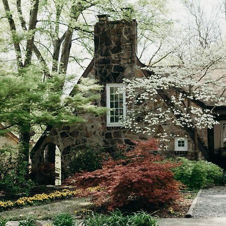 The Woodlawn Tudor Hot Springs Eksteriør bilde